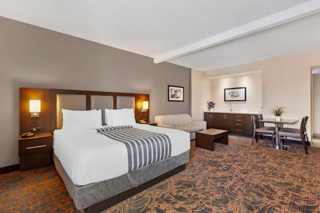 Best Western Plus Executive Inn Торонто Екстер'єр фото