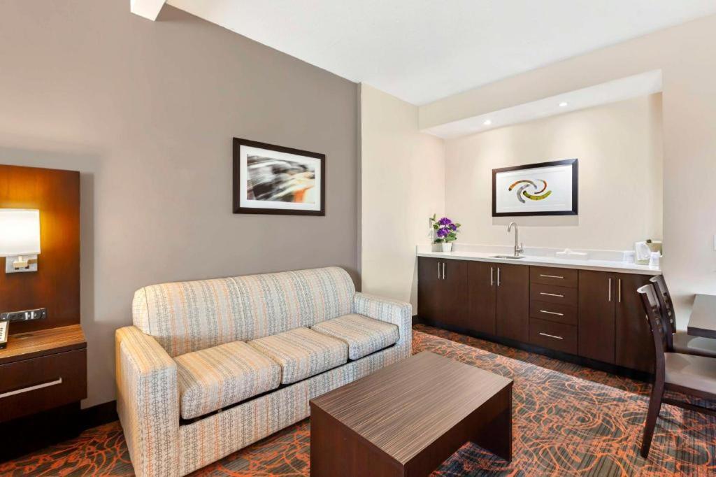 Best Western Plus Executive Inn Торонто Екстер'єр фото